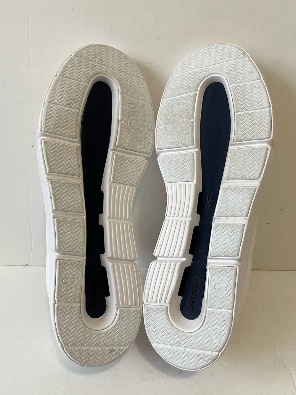 On Running THE ROGER Advantage White Low-Top casual tennis Sneakers Men Size 12